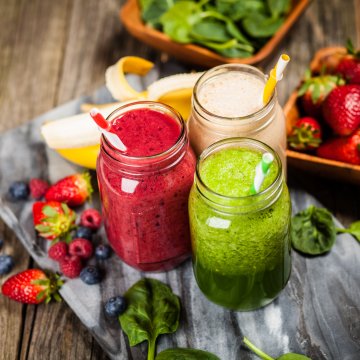 fruit smoothies green red jars blenders